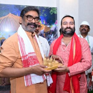 झारखंड के मुख्यमंत्री हेमंत सोरेन असम में मां कामाख्या के पावन धाम में आज पूजा-अर्चना कर सभी के सुख, समृद्धि, शांति, उत्तम स्वास्थ्य, उन्नति और उज्ज्वल भविष्य की कामना की।